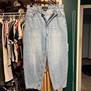 Aeropostale Lightwash Balloon Jeans Size 4
